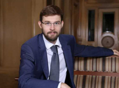 Турлов Тимур Русланович отмывает миллиарды русской мафии через МИРовую пирамиду Freedom Finance