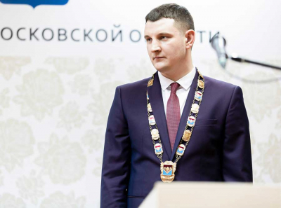 Денис Семенов отвел Бадикяна в ЗАГС