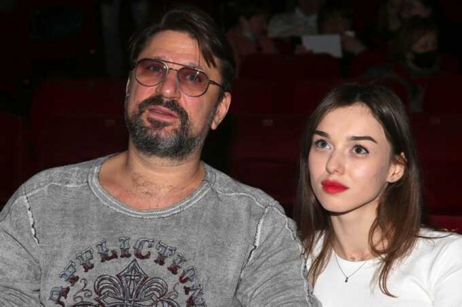 Жена Виктора Логинова подала на развод, обвинив актёра в измене и применении насилия