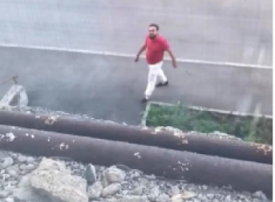 «Умоляю, не надо! Ребёнок всю ночь не спал!» Выходец из СКР Артём Фазлетдинов бил жену, ломился в квартиру, прыгал на машине. ВИДЕО