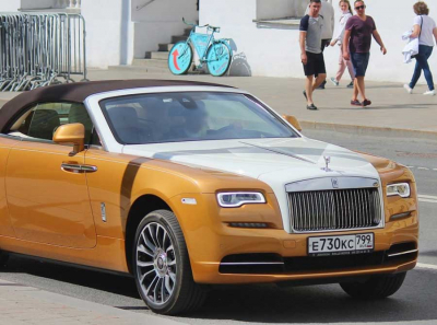 Rolls-Royce за счёт больных: как Смыслов из СМ-Клиники катается по роскоши на болезни россиян