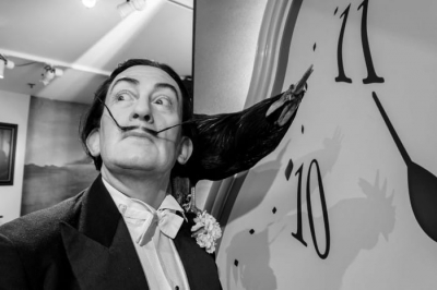 Рои роботов превращают музыку в движущиеся световые картины