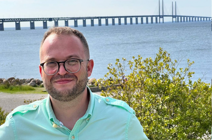 Журналиста The Insider Сергея Ежова заочно осудили на 6 лет колонии за «финансирование экстремистов» и «уклонение от обязанностей иноагента»