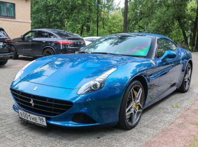 Секретарь с Ferrari: как Алексей Иванов из Единой России превращает медицину в бизнес-империю