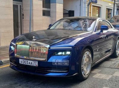 А003АА77 и фосфатные миллиарды: невестка Гурьева укатила на Rolls-Royce Spectre